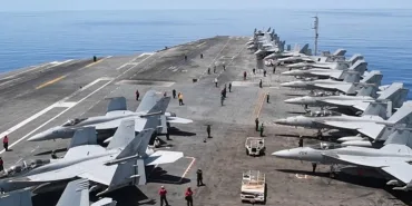 Two U.S. Navy Aircraft Crash Consecutively in the South China Sea